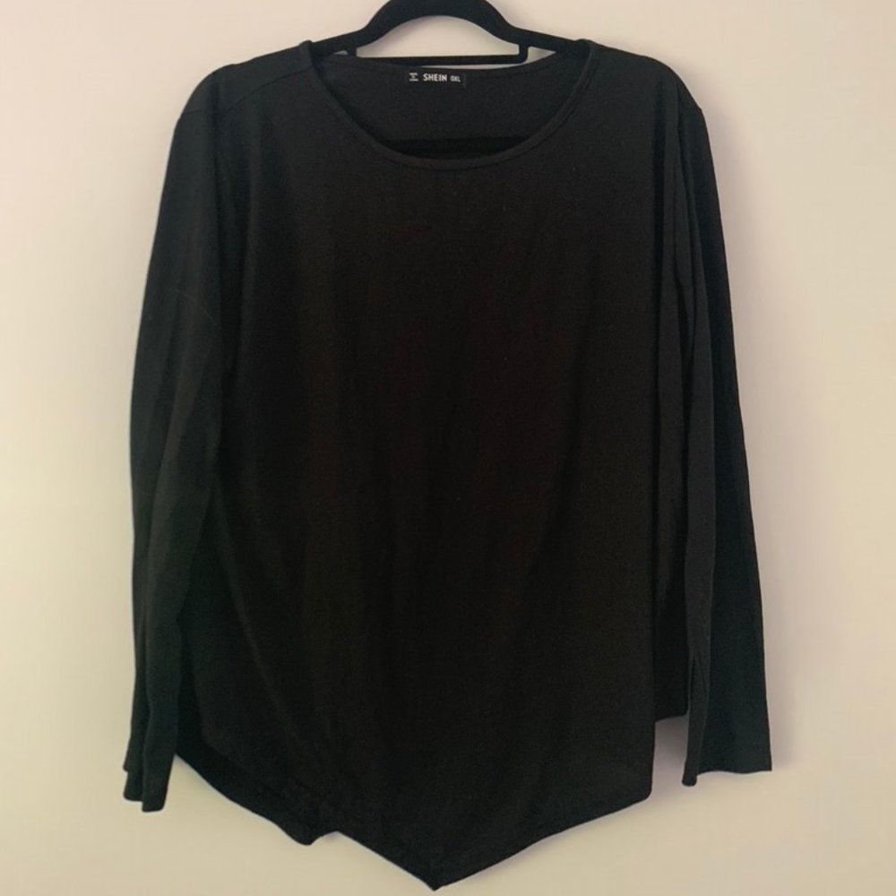 5/$25 Sz XL Simple Black Asymmetrical Shirt